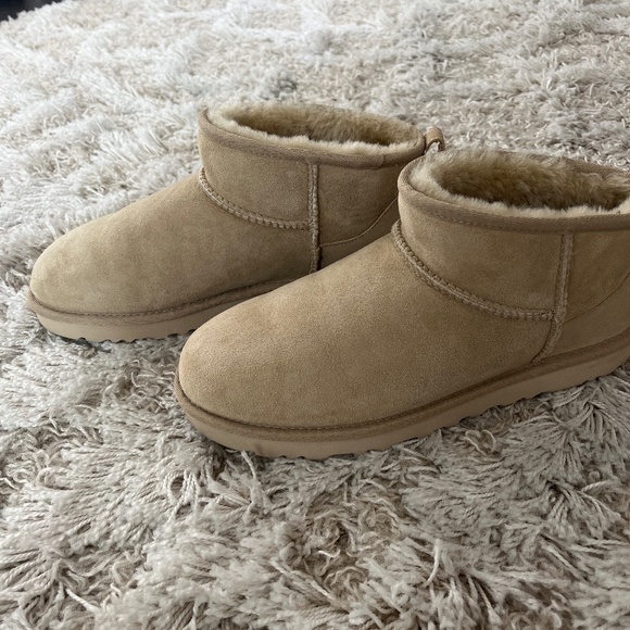 UGG Women’s Classic Ultra Mini Boots ‘Sand’ - Picture 4 of 6